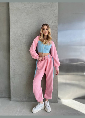 Женский стильный трендовый качественный розовый костюм комплект укороченная кофта с брюками джогерами No Brand костюм (291418277)