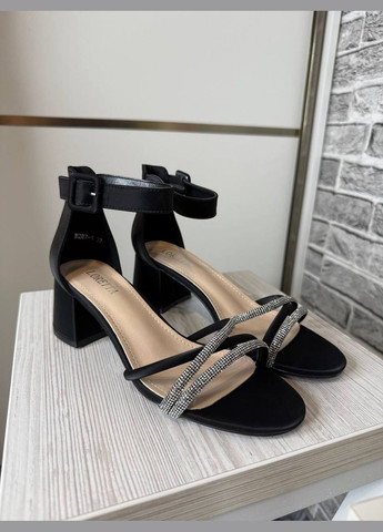 Черные эффектные женские босоножки No Brand