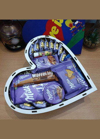 Подарунковий бокс серце з принтом «Love is...» (ar165) No Brand (317333435)