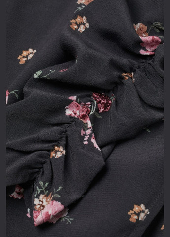 Черное платье H&M с цветочным принтом