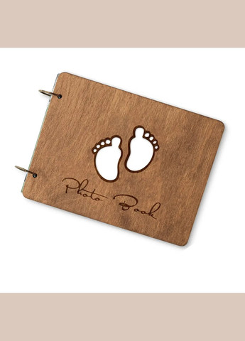 Фотокнига "Ножки" с темной деревянной обложкой | Купить фотобук для детских фото. Your Magnets (338861561)