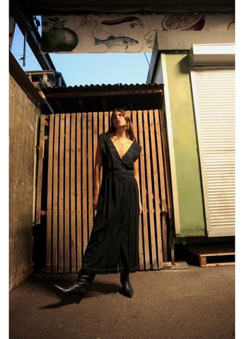 Чорна смугаста сукня - сарафан міді на гудзиках Zara