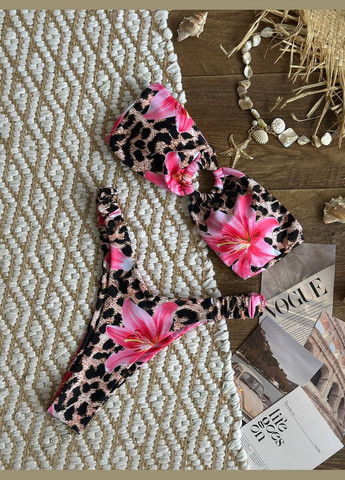 Комбинированный летний купальник бандо в трендовом принте лео с цветами. бандо, раздельный Vakko