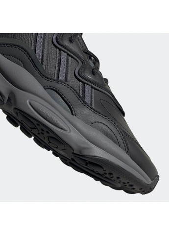 Чорні кросівки чоловічі ozweego black ee7004 adidas