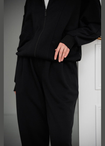 Жіночий костюм із стійкою колір чорний р.L 451258 New Trend (282926241)