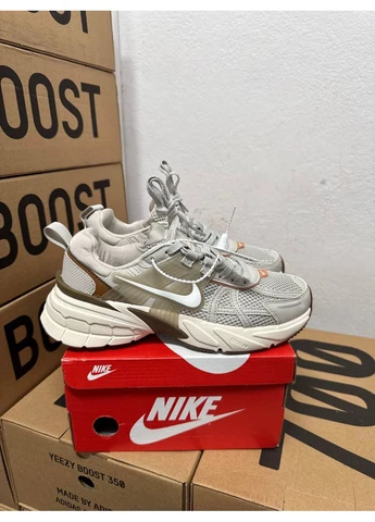 Бежеві літні кросівки nike runtekk v2k beige найк рантек No Brand