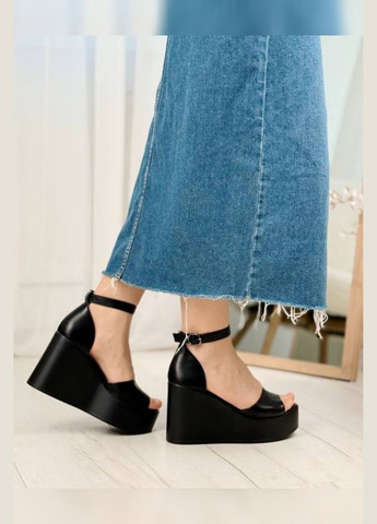 Черные женские босоножки черные на танкетке и платформе из эко-кожи с закрытой пяткой Viki с ремешком