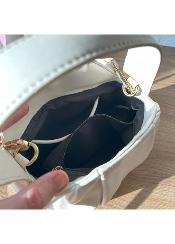 Стильная женская сумка компактного размера в черном цвете. No Brand (362588177)