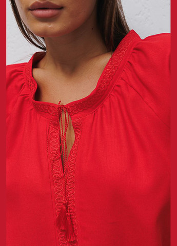 Женская красная вышиванка с красными цветами гладью на рукавах Arjen (289787416)