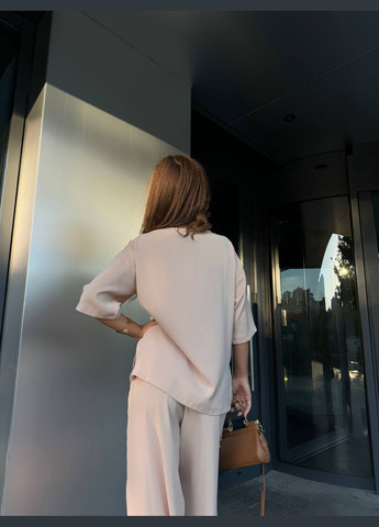 Жіноча футболка вільного крою з костюмної тканини MonCher - (345563925)