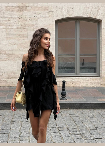 Жіночий комбінезон-шорти на бретелях з рюшами MonCher комбінезон-шорти чорний коктейльний креп