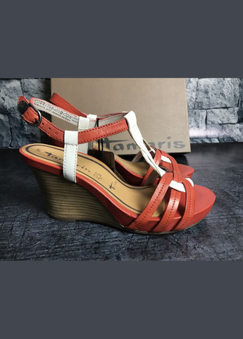 Красные женские натуральные босоножки на танкетке,, германия Tamaris с ремешком