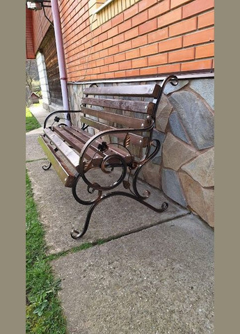 Скамейка с коваными цветами со спинкой и подлокотниками 220 см цвет орех No Brand (328763697)