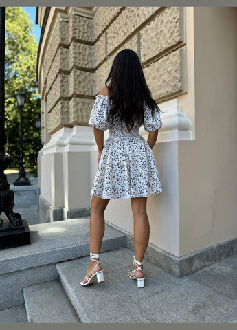 Білий повсякденний, пляжна, кежуал жіноча сукня кльош FINO Mode з квітковим принтом