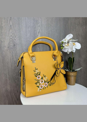Женская сумка с вышивкой и брелком No Brand (298996727)