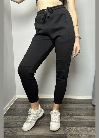 Жіночі штани трикотажні завужені чорні MKKS310823-1 Modna KAZKA (336932078)