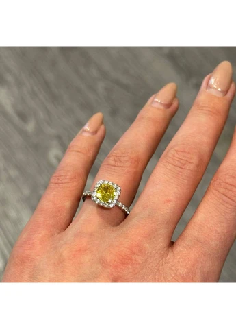 Серебряное кольцо с фианитом, имитация желтых бриллиантов, 925 проба, покрытие родий No Brand (395918059)