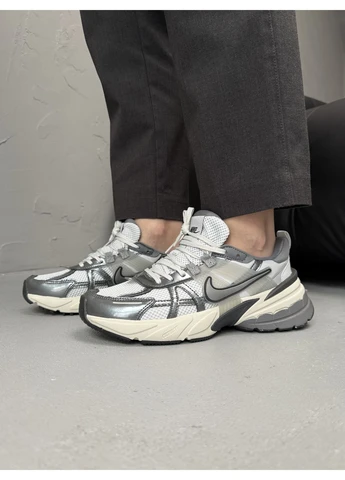 Серые демисезонные кроссовки мужские nike v2k runtekk silver/gray найк в2к рантек серые No Brand