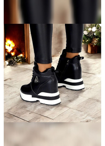 Женские черные зимние сникерсы на спортивной танкетке с шнуровкой теплые удобные стильные Viki Снікерси чёрные зима (369920799)