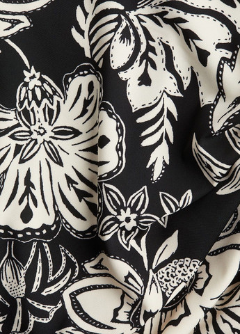 Чорна кежуал сукня H&M з квітковим принтом