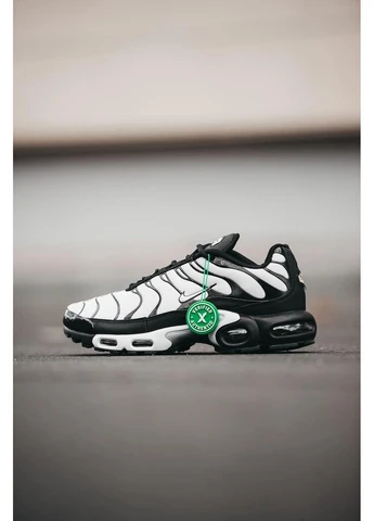 Чорно-білі Осінні кросівки чоловічі Nike Air Max Plus TN Ultra White Black 898015-101 Найк Аір Макс ТН