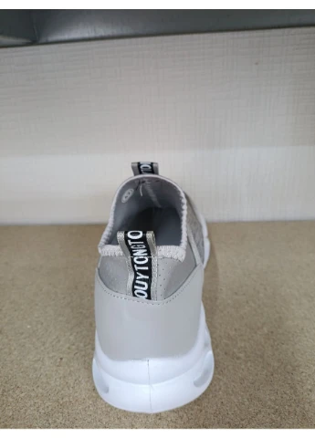 Сірі кросівки No Brand