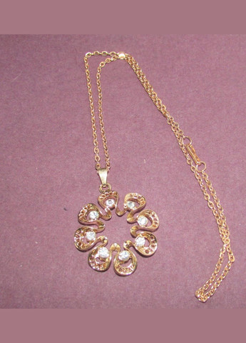 Золотиста ажурна підвіска на ланцюжку в стразах, 5642 Fashion Jewelry (336949694)