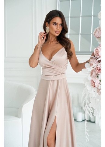 Бежевое праздничный, вечернее женское вечернее платье макси с высоким разрезом MonCher