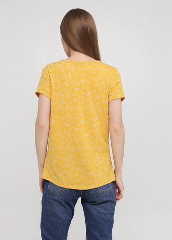 Желтая летняя футболка C&A