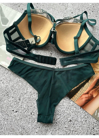 Зеленый комплект белья b с портупеей и вышивкой зеленый CHLX