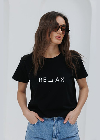 Чорна літня жіноча футболка з написом relax Arjen