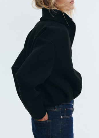 Черная демисезонная куртка H&M