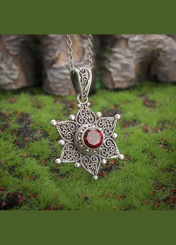 Кулон на цепочке в виде звезды или цветка, ретро стиль, красный камень, узоры, 4 см, цепочка 50 см Liresmina Jewelry (315623864)