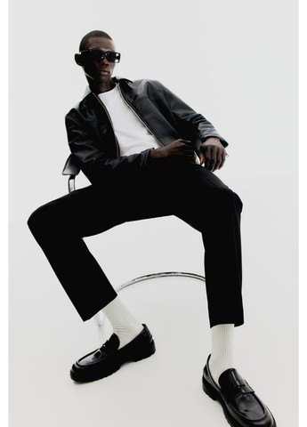 Черная демисезонная мужская куртка из эко-кожи обычного кроя н&м (57536) s черная H&M