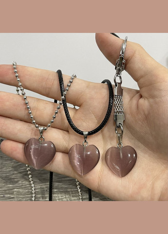 Кулон з натуральним каменем Улексит бузкове котяче око у формі серця на ланцюжку в подарунковій коробочці No Brand (331291752)