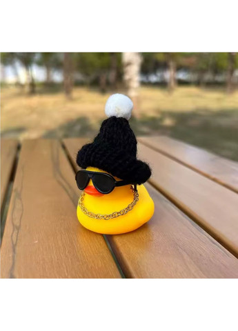 Утка гудок в шапке с помпоном "Забронированный" уточка в машину с очками CrazyDuck No Brand (349822396)