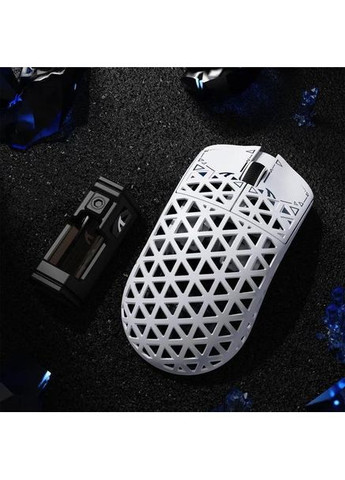 Игровая мышь R5 Ultra беспроводная, сенсор PixArt PAW3950 MAX, 41000 DPI, опрос 8000 Гц (8K), ультралегкий корпус ATTACK SHARK (360713921)