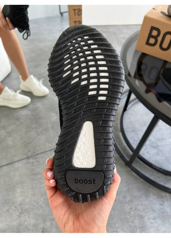 Чорні всесезонні кросівки adidas yeezy 350 black без рефлективу No Brand