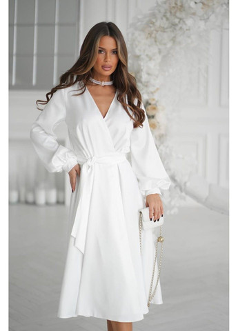 Молочное платье атласное на запах — модель 7563 молочный No Brand