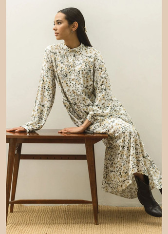 Молочна повсякденний, кежуал сукня з пишною спідницею Seventeen з квітковим принтом