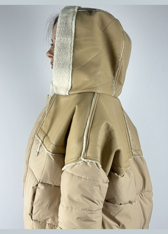 Бежевая куртка женская, бежевого цвета, с капюшоном, укороченная, комбинированная эко кожей с тканью курточкой, украшенная мехом. Lady yep