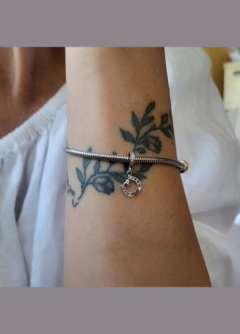 Серебряная шарм подвеска оберег Подкова с сердцем серебро 925 пробы Родированное (АРТ.1249п) 0.69г No Brand (316261673)