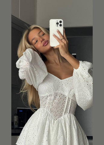 Білий вечірня, кежуал вишукана міні сукня декорована воланами з пишною спідницею Adelante однотонна