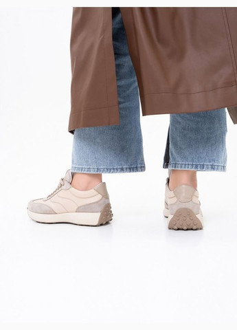 Бежевые демисезонные бежевые кроссовки из кожи с замшевыми вставками ISSA PLUS