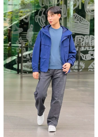 Синя демісезонна вітровка Uniqlo