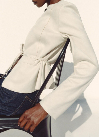 Кремова демісезонна куртка Zara