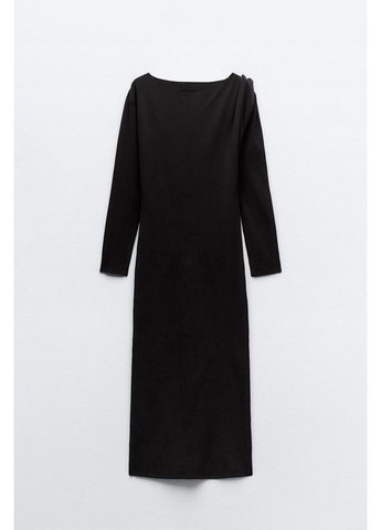 Черное облегающее платье со сборками на плечи Zara