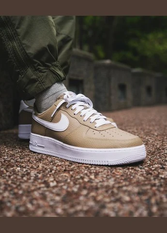 Бежеві всесезон кросівки air force 1 dv0804-200 Nike