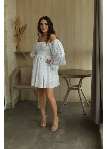 Белое кэжуал женское летнее платье из нежной хлопковой ткани. клеш Україна с цветочным принтом