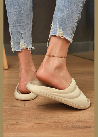 Бежевые шлепанцы пена женские бежевого цвета Let's Shop